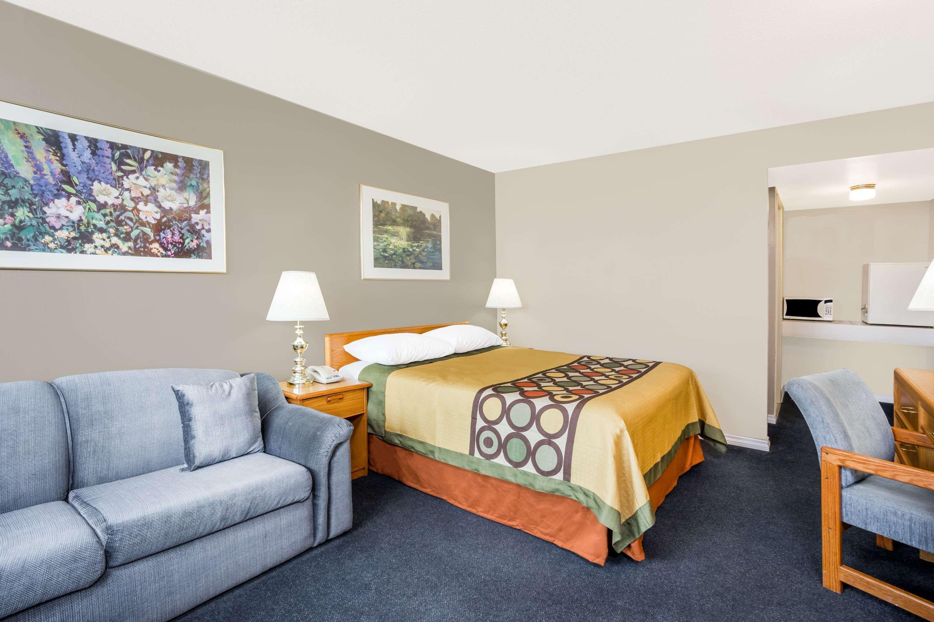 Super 8 By Wyndham Quesnel Bc Hotel Exterior foto