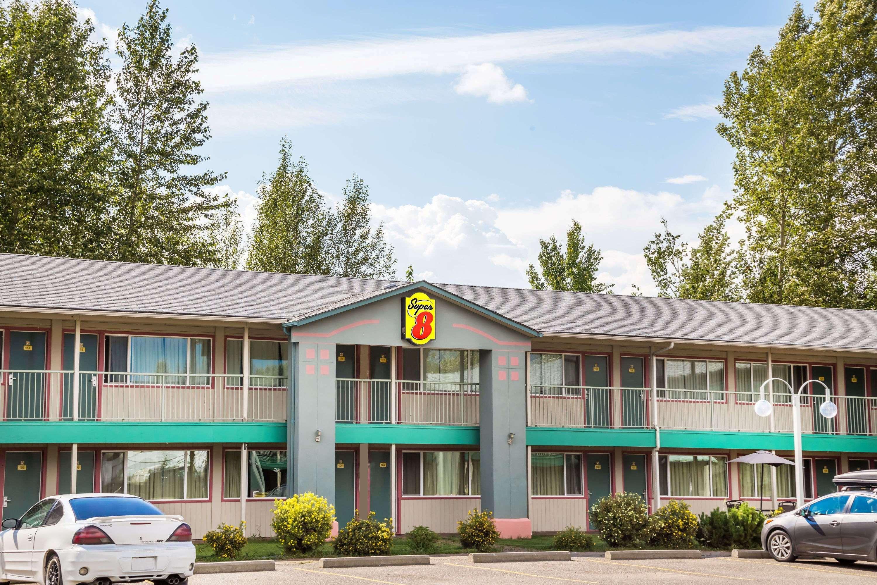 Super 8 By Wyndham Quesnel Bc Hotel Exterior foto