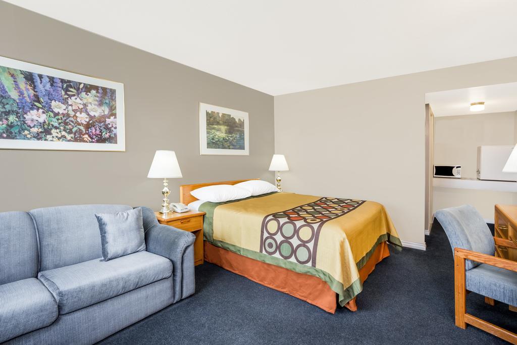 Super 8 By Wyndham Quesnel Bc Hotel Exterior foto